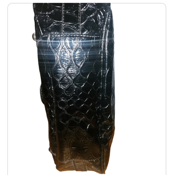 Guess black purse. W14"XH10" zipper closure EUC great condition. Tan inside - Picture 3 of 5